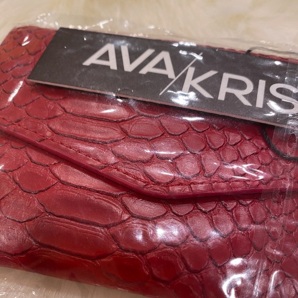 Ava / Kris Meg Ruby Red Snake Purse - Picture 6 of 6